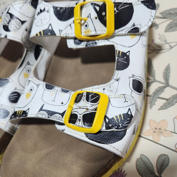 Dogo Cat Print Sandals - Picture 2 of 4